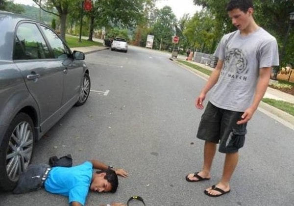 8. "Мой друг Марк родился без ног, и у него хорошее чувство юмора"