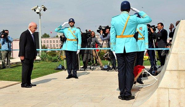Yasama yılı açılışı Atatürk Anıtı'na çelenk konulması ve saygı duruşu ile başladı.