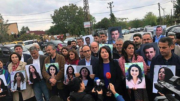 HDP'li vekiller, partilerinin tutuklu Eş Genel Başkanı Selahattin Demirtaş’ın bulunduğu Edirne F Tipi Kapalı Cezaevi yakınlarında grup toplantılarını gerçekleştirdi.
