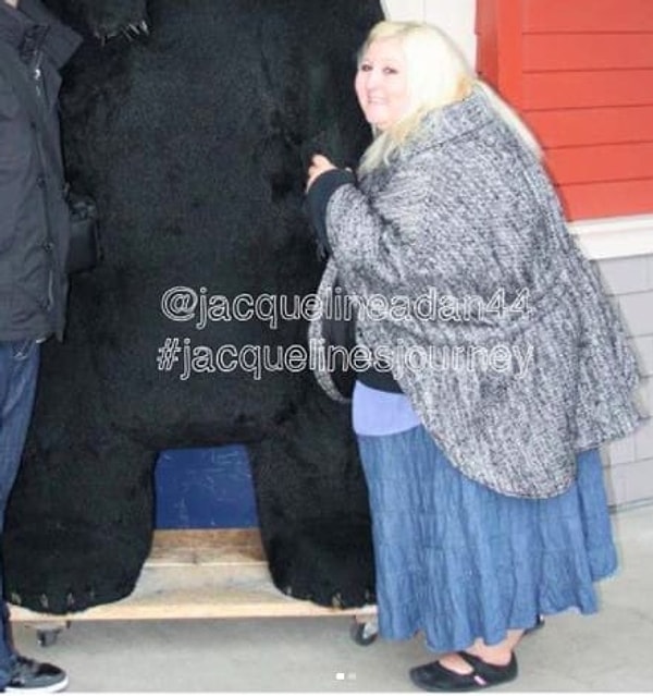 3. Жаклин признаётся, что ей было очень сложно снять одежду и остаться в одном купальнике. "Я всё ещё чувствую себя той девушкой, которая весит 230 кг..."