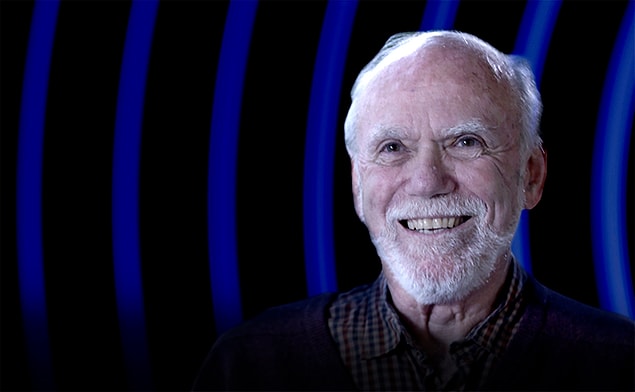 Barry Barish parçacık fiziği üzerine yıllar boyu araştırmalar yaptı. LIGO projesi 1994'te başladığında çalışmanın ikinci direktörüydü, o dönem sezilen riskler sebebiyle proje iptal edilmişti.