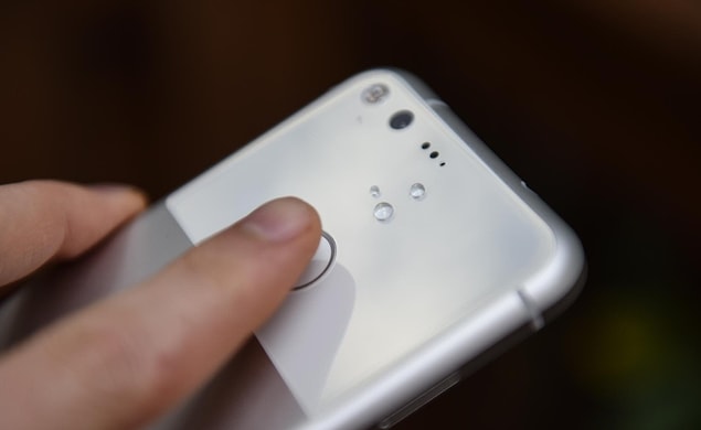 Pixel 2 ve Pixel XL 2 piyasadaki en hızlı parmak izi okuyucuya sahip.