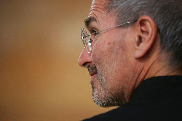 Ancak 2003'te Steve Jobs Apple'daki güzel günlerine gölge düşürecek bir haber alacaktı: Pankreas kanseri olmuştu.