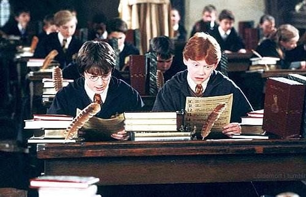 2. Гарри и Рон так и не выпустились из Хогвартса