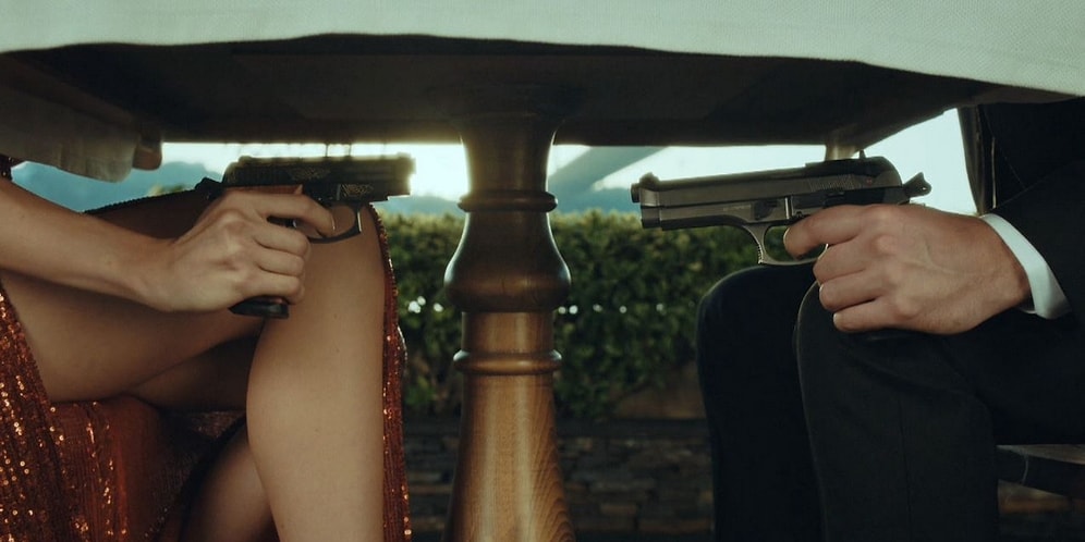 Mr. & Mrs. Smith 😎  Yeni 'Yüz Yüze' Dizisi ile Sinem Kobal'ın Yumruklarının Tadına Bakacağız