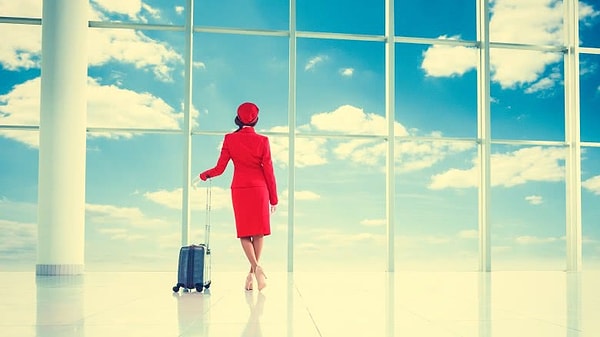 7. Стюардессы должны были уходить на пенсию в 32 года