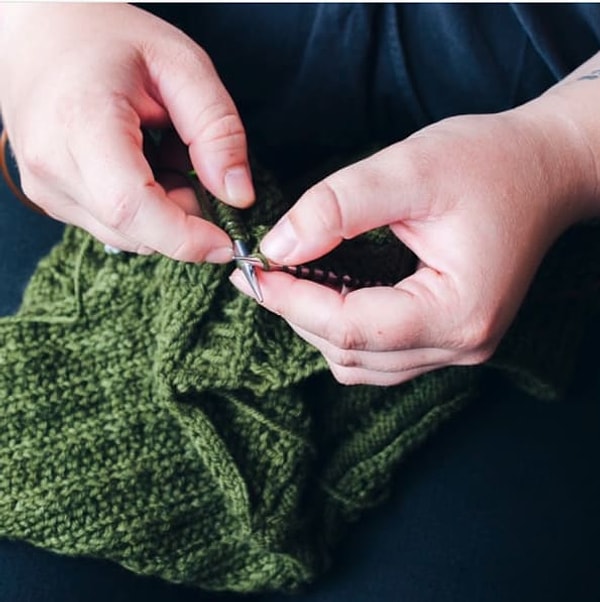 14. Начните вязать спицами и/или крючком