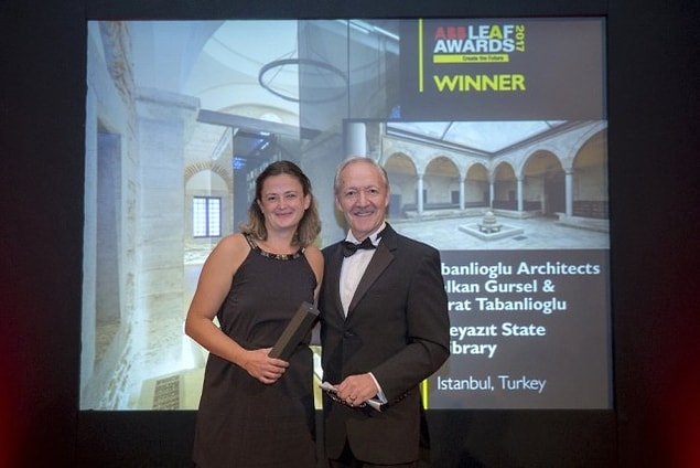 İngiltere’de London’s Royal Horseguards Hotel’de düzenlenen gecede ödülü, Tabanlıoğlu Mimarlık adına Ayça Vural Cutts aldı.