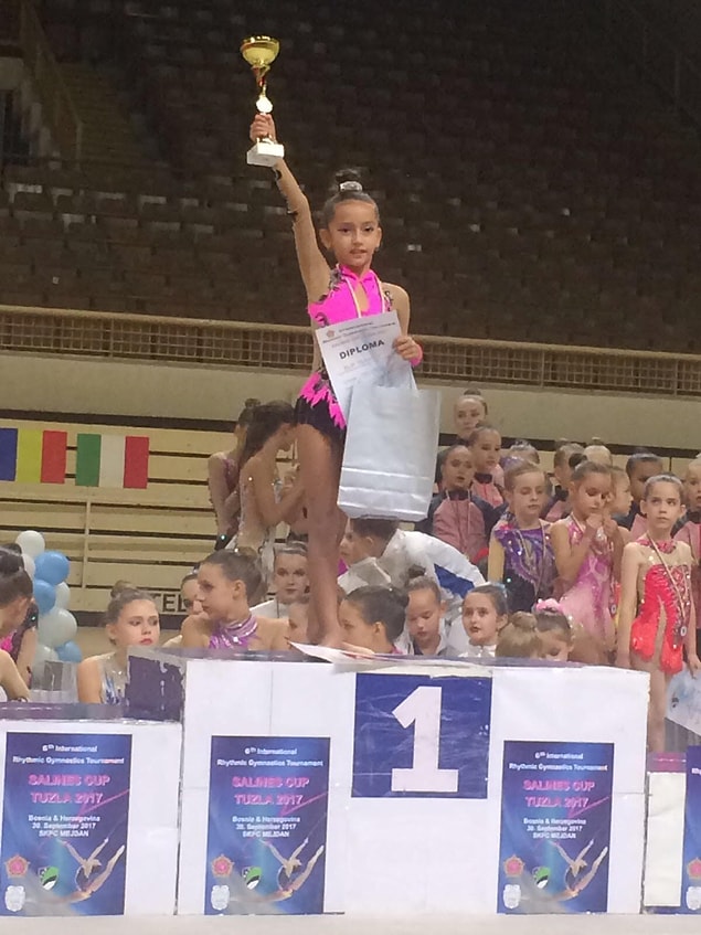 30 Eylül 2017 tarihinde Tuzla’da düzenlenen 6. Uluslararası Ritmik Cimnastik Salinas Cup yarışmalarında dereceye giren giren sporcular: