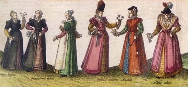 8. Было принято носить с собой мускатные орехи или маленькие мешочки с высушенными цветами, чтобы скрыть запах пропитанной кровью ткани