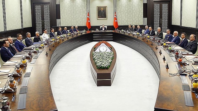Yaklaşık 1 saat 40 dakika MGK açıklamasının tam metni şöyle:
