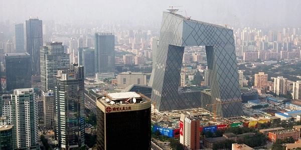 25. Bugün ise Pekin'de 'The Trousers' olarak da bilinen CCTV Genel Merkezi gibi daha modern yapılar yer alıyor.