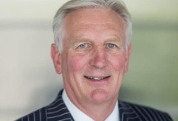 3. Около 2 часов ночи Найджел обнаружил, что супруга потеряла сознание в туалете. Не приходя в себя, она скончалась еще до приезда скорой.