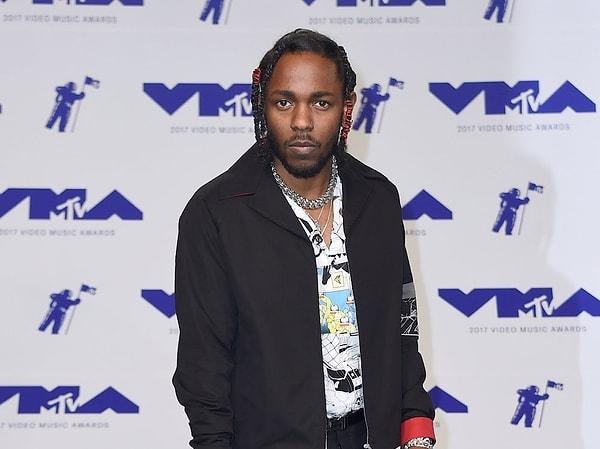 14. Kendrick Lamar şarkılarında materyalizmin zararlarından bahsediyor. Gerçek hayatta da aksini düşünmüyor.