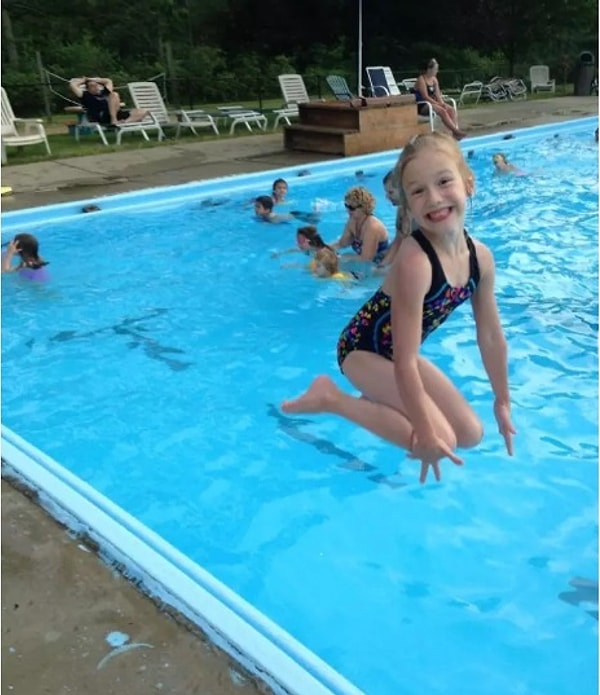 11. Сидит на поверхности воды?