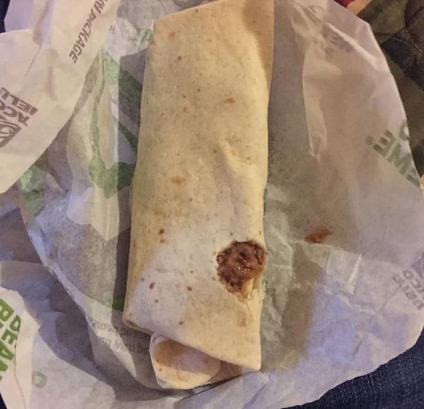 8. Бедная шаурма! Как можно так обращаться со святая святых?! Не ребенок, а вандал!