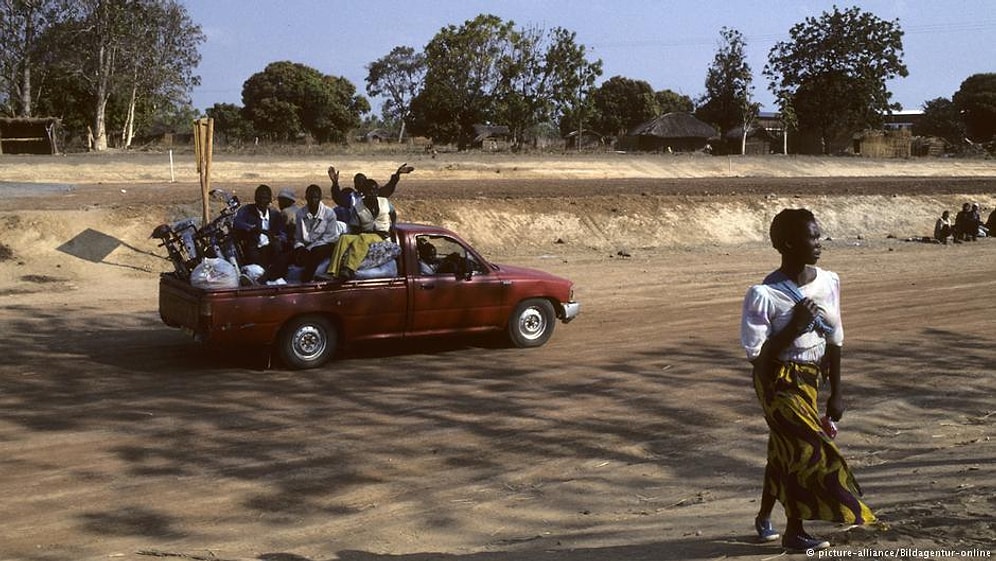 Başka Bir Dünya: Malavi'de Vampir Oldukları İddiasıyla 8 Kişi Linç Edilerek Öldürüldü...