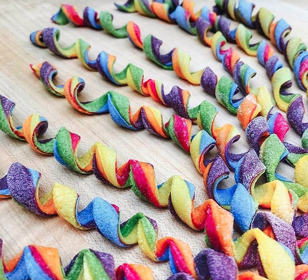 7. Линда научилась делать макароны в возрасте четырех лет и, повзрослев, провела несколько лет в Турине, Италии, в центре движения Слоу Фуд, где она усовершенствовала свое ремесло.