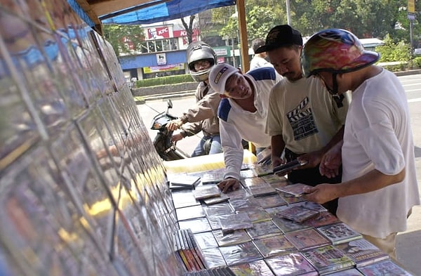 10. Помните, как мы охотились за фильмами в DVD-прокатах?