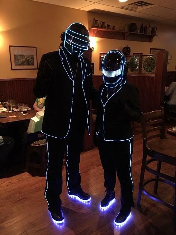 27. "Eşimle beraber Daft Punk kostümleri hazırladık."