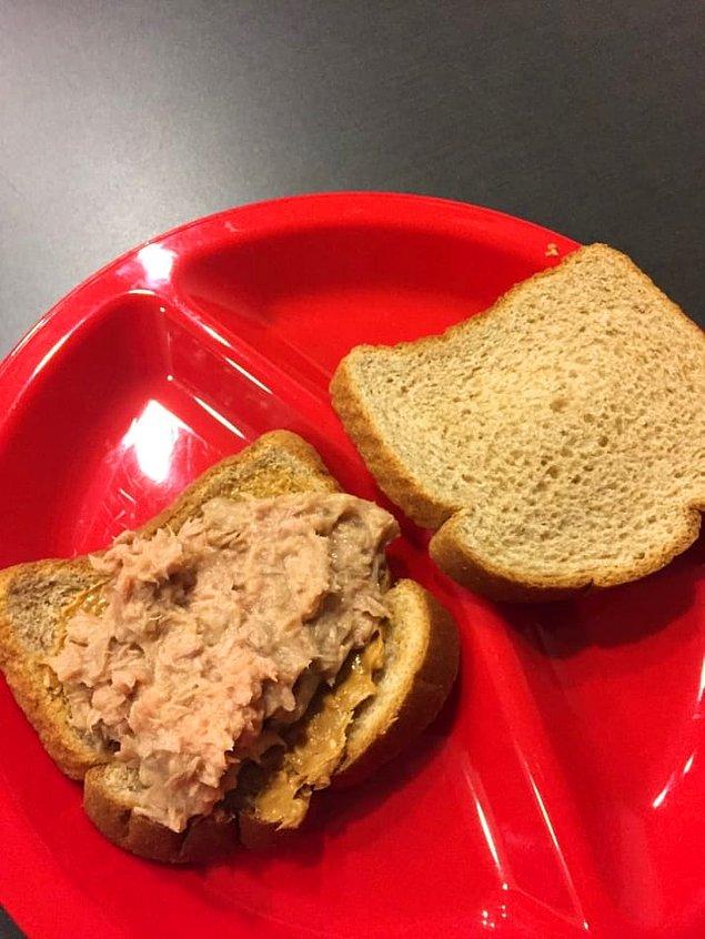 16. Fıstık ezmeli ton balıklı sandviç isteyen?