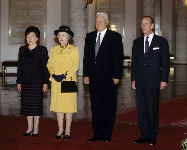 А это с известной всем королевской семьёй.