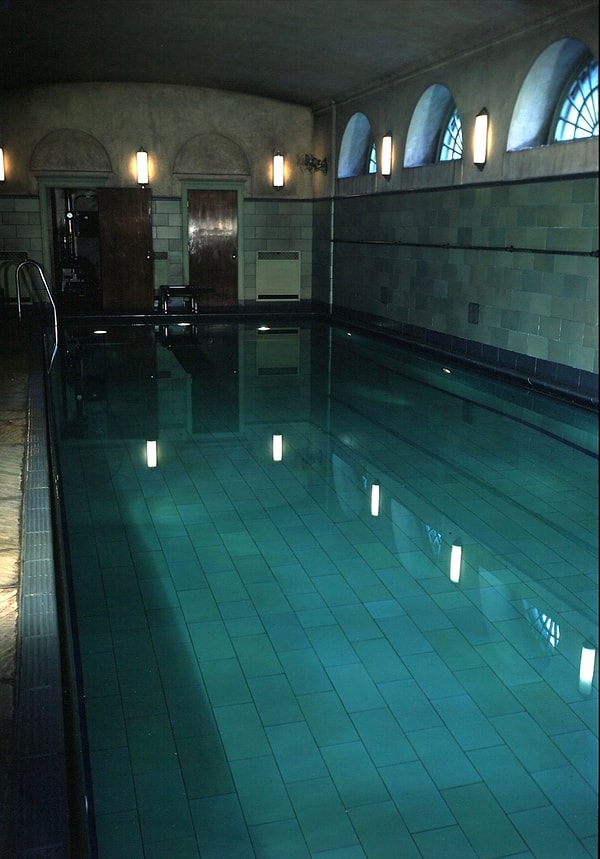 12. Дополнительные сооружения на территории Белого дома требуют особого разрешения