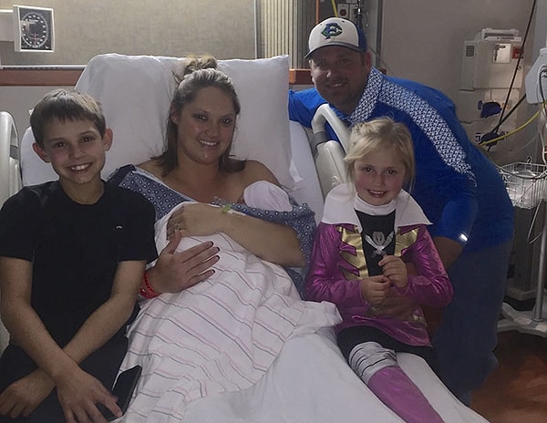 6. "Моя жена – человек широких взглядов, у нее хорошее чувство юмора, поэтому она подумала, что такие уникальные роды – это просто уморительно".