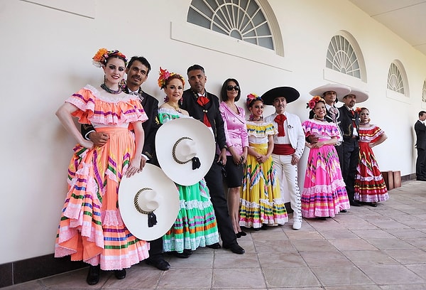 22. В Белом доме всегда отмечается мексиканский праздник Синко де Майо - национальный праздник Мексики в честь победы мексиканских войск в битве при Пуэбле 5 мая 1862 г.