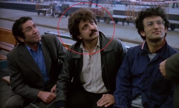 4. 1985 yapımı Gurbetçi Şaban filminde Kemal Sunal'a adres tarif eden ve süt kuyruğunda bekleyen kişi teknik direktör Yılmaz Vural'dır.