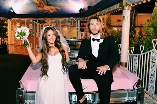 Например, совсем недавно Айза ответила на дисс Гуфа под названием "Supreme", в котором он оскорблял нынешнего мужа бывшей - Дмитрия Анохина. Но вот сам Алексей Долматов после этого сделал неожиданный шаг: он... признался бывшей в любви! Да-да, вот такие вот они непредсказуемые эти русские рэперы.