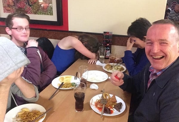 7. "Вот как моя семья реагирует на шуточки отца"