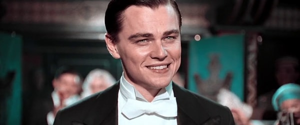 4. Говард Хьюз в фильме «Авиатор» заказывает американское печенье с кусочками шоколада. Действие происходит в 1928 году.