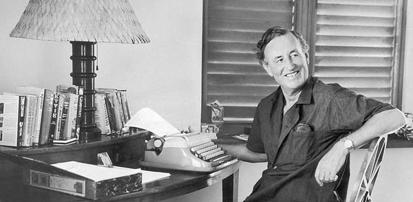 1. Ян Флеминг — человек, который создал...