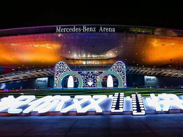Mercedes-Benz Arena'da gerçekleşen gala tam 4 saat sürdü. Programda dev ekranda eş zamanlı olarak verilen satışlar dakikada 325.000 siparişe kadar ulaştı.