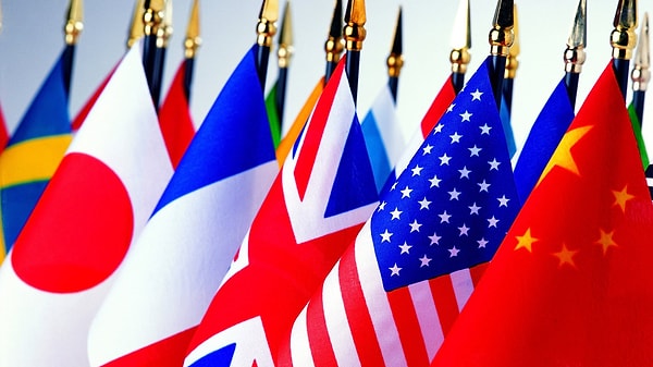 14. На флаге какой страны можно увидеть желтое солнце?