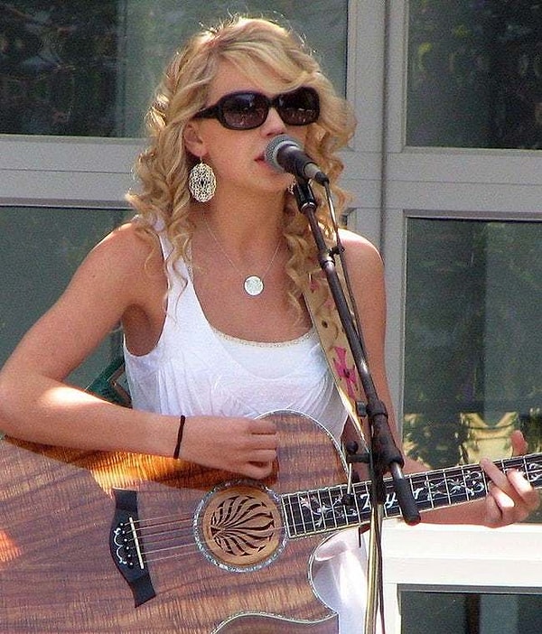 5. Тейлор Свифт - 27 лет