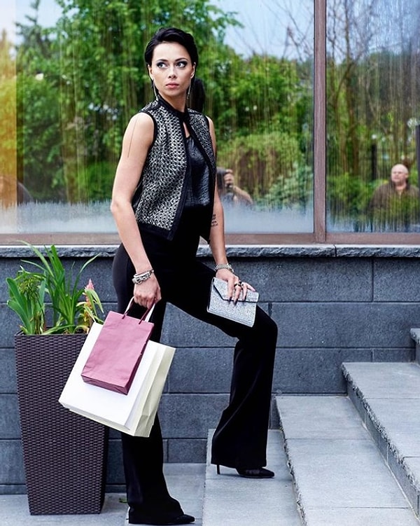 2. Новой ведущей «Ревизорро» станет актриса Настасья Самбурская.