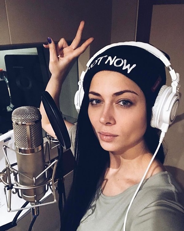 6. Актриса заявила, что вышла замуж за 24-летнего белорусского актера Кирилла Дыцевича.