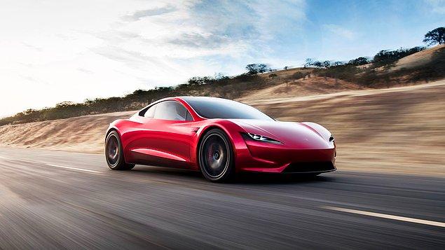 Roadster ile başlayalım. Aslında bu eski bir Tesla modeliydi fakat bir süredir üretilmiyordu. Geri dönüşü muhteşem oldu!