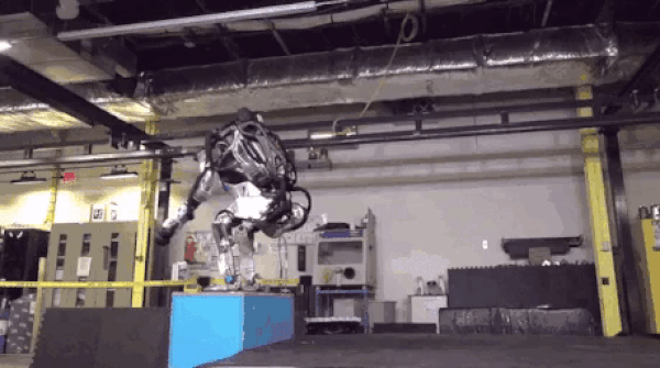 Boston Dynamics'in Robotu Atlas, Ters Takla Atabiliyor!