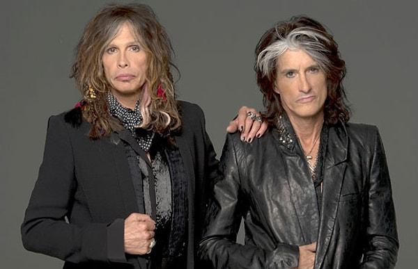 4. Aerosmith’in vokalisti Steven Tyler (soldaki) 1984’te radyodan eski bir Aerosmith şarkısı duymuş, fakat o dönem yoğun olarak kullandığı uyuşturucu hafızasını mahvettiği için şarkıyı hatırlamamış.