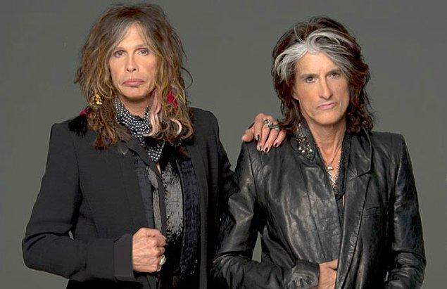 4. Aerosmith’in vokalisti Steven Tyler (soldaki) 1984’te radyodan eski bir Aerosmith şarkısı duymuş, fakat o dönem yoğun olarak kullandığı uyuşturucu hafızasını mahvettiği için şarkıyı hatırlamamış.