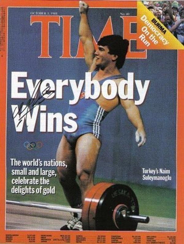 1988 yılında Time dergisine kapak olan efsane halterci 60 kg'de koparmada 200 kg kaldırarak dünya rekoru kırdı.