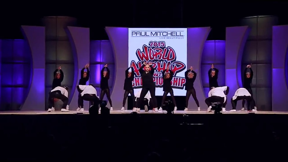 Наслаждение для глаз: Шикарное выступление "Royal Family"