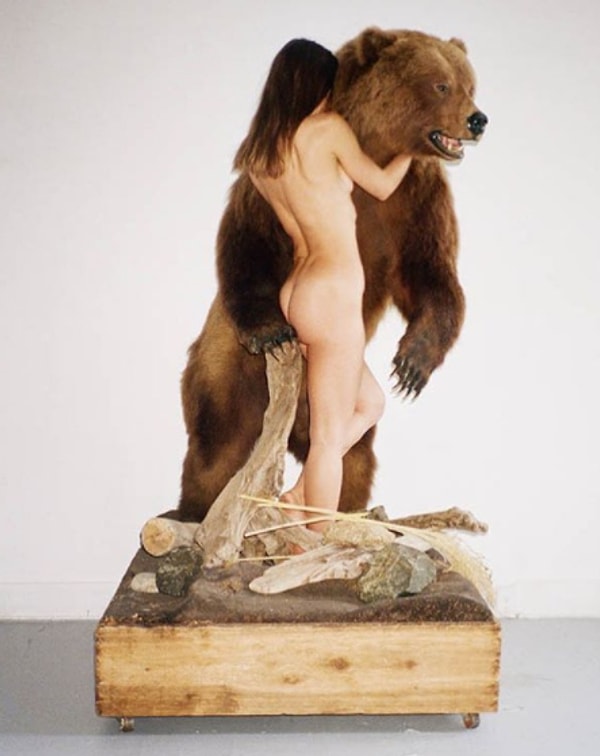 Если Магдалена не находилась перед камерой, то фотографировала сама. Она зарабатывала на жизнь фотографией, поэтому знает, что эта работа, которую она делала с детства, открыла ей двери в мир.