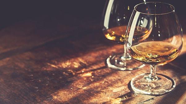 5. Viski, kültürlerinin en önemli parçalarından biri. İkram edilen viskinin geri çevrilmesi kabalık olarak görülüyor.