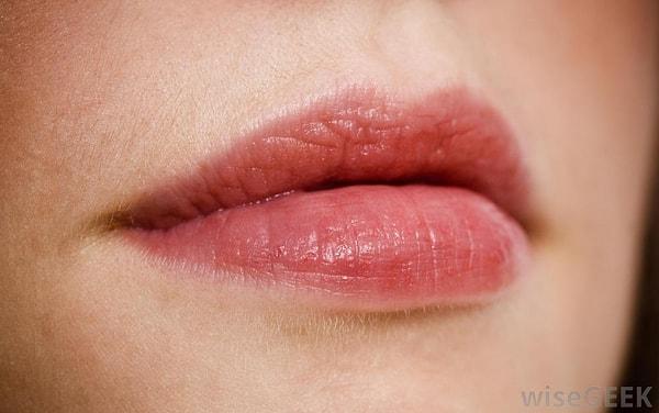 6. Doğal renklerde bir dudak mürekkebi.