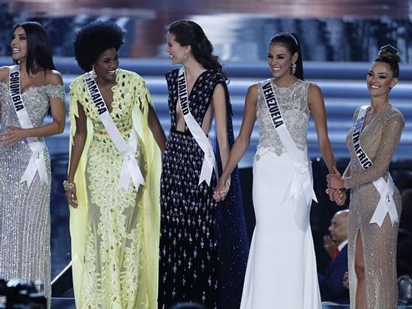 2. Мисс Колумбия, Мисс Ямайка, Мисс Таиланд, Мисс Венесуэла и Мисс ЮАР вместе на одном фото.