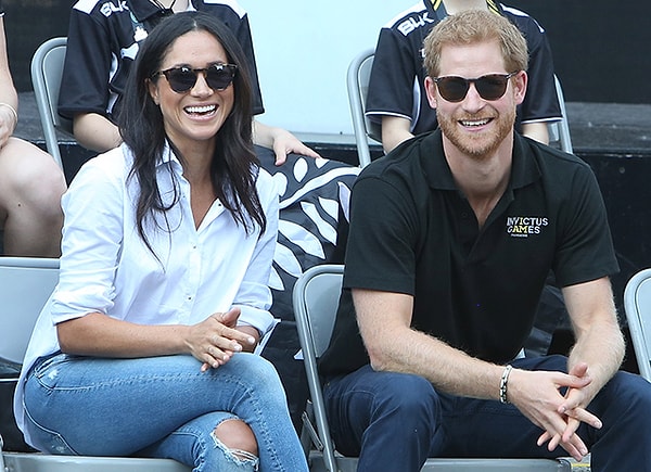 3. Встречались ребятки с июля 2016 года, а познакомила их общая подруга. До этого Гарри о Меган ничего не слышал, потому что не смотрел сериал, благодаря которому его возлюбленная стала знаменитой.